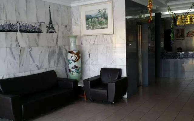 Dragon & Phoenix Hotel