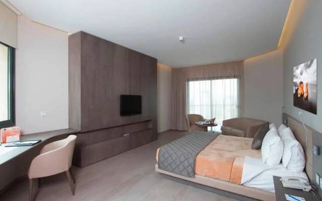 Promenade Hotel