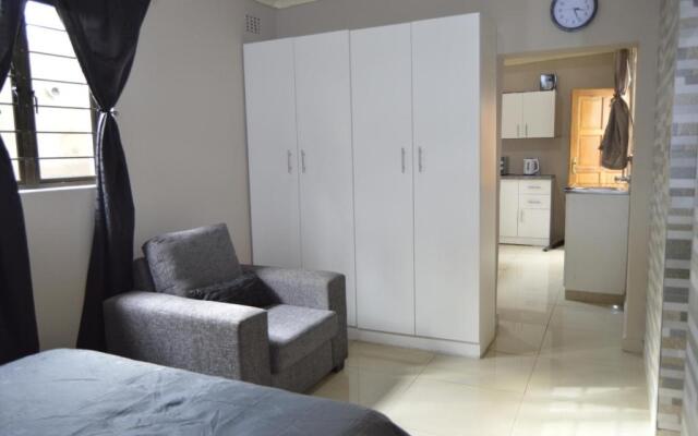 Bluff Marine Drive Self Catering Cottage B