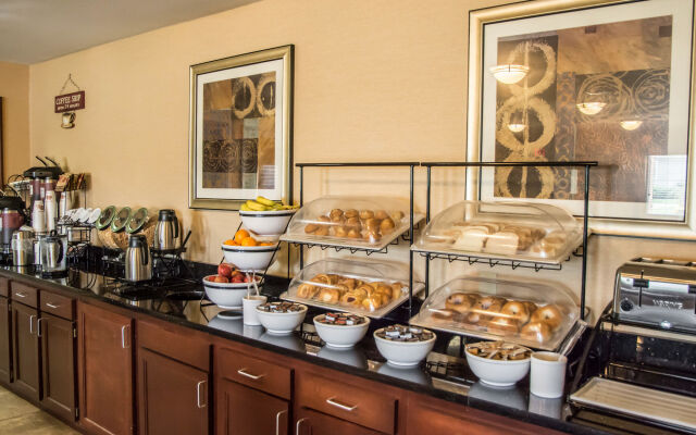 Comfort Inn & Suites Cincinnati Eastgate