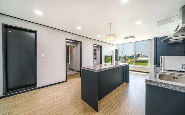 Goseong Hayanpado Pension