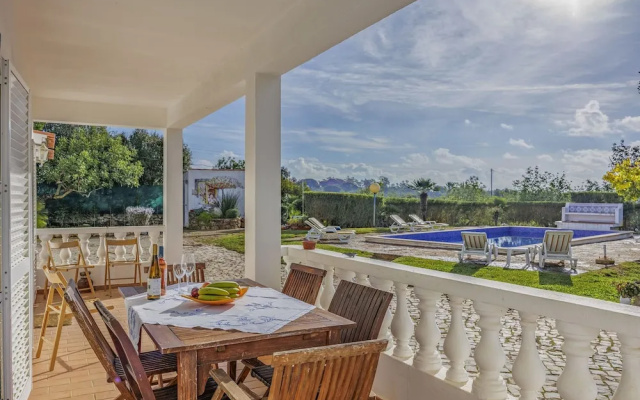 Muxima in Quelfes With 3 Bedrooms and 2 Bathrooms