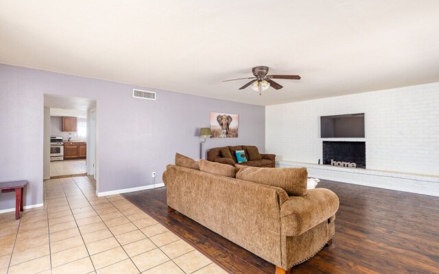 Spacious, Exquisite 4-bed Home in Tucson