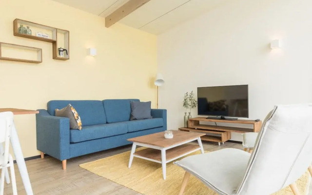 Comfy Lodge with Microwave Oven near Beach