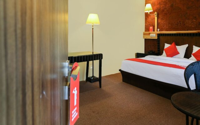 OYO 16138 Raj Palace