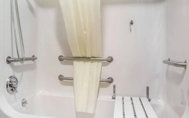 Greenstay Inn & Suites CourtView