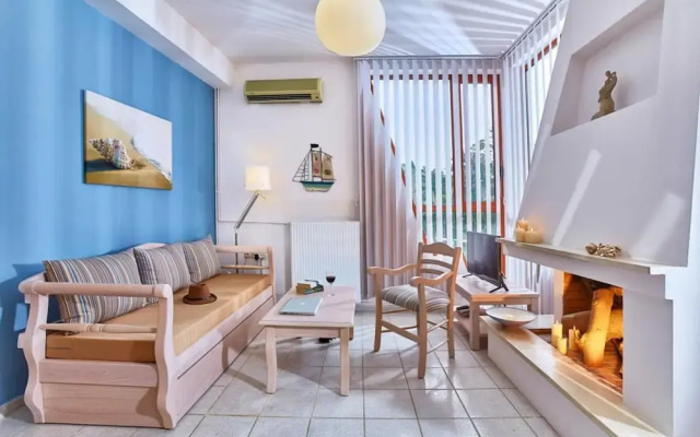 Bright Luxuriously Simple Apartment With Shared Pool