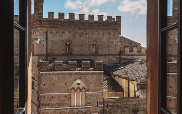 Torre Lambertini Windows On Piazza Del Campo - Residenza D'Epoca