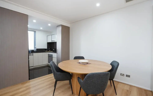 Modern 1-bed Unit With Pool Views and Balcony