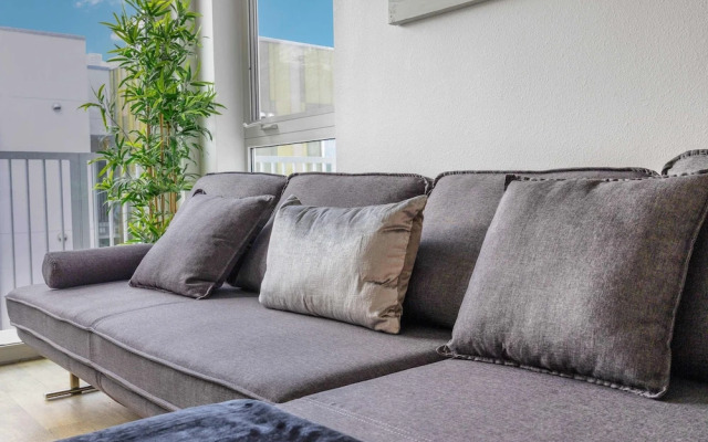 Stylish 2BR Family Apartment by Dtla