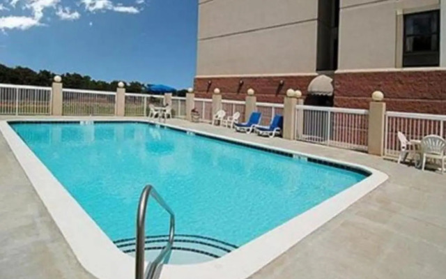 Comfort Suites University - Research Park