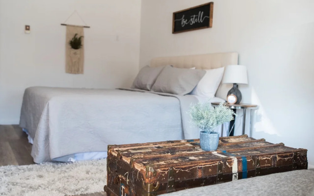 Carriage House Motor Inn