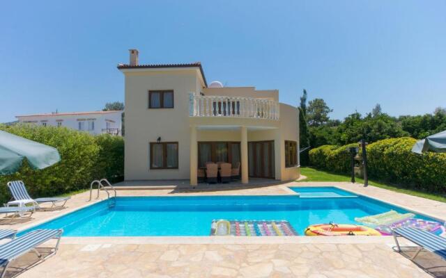 Villa Tsikkos Tria in Argaka