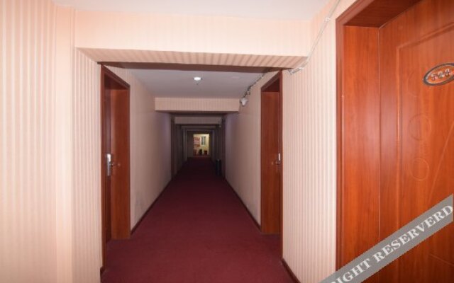 Yahong Business Hotel