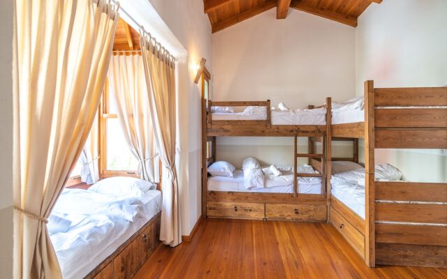 Banana Alaçatı Food & Stay - Adults Only