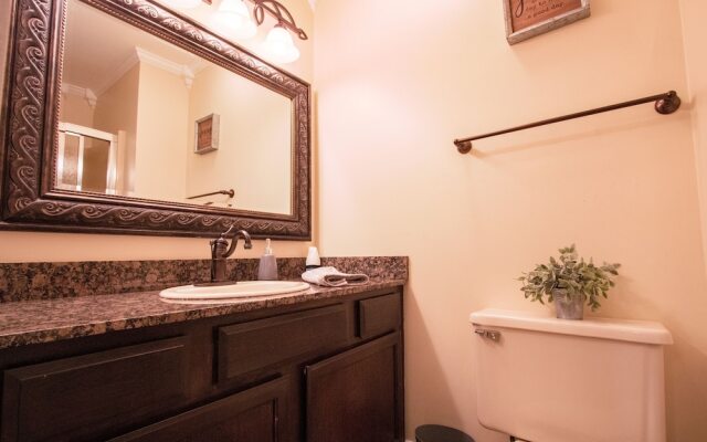 The Cozy Nest 2 Bedroom Condo