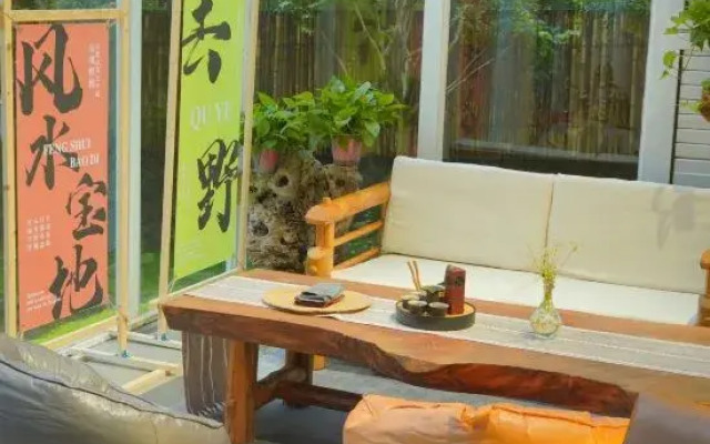 Yunbo Qilu Hostel