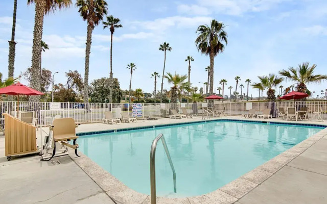 Motel 6 Ventura, CA - Beach