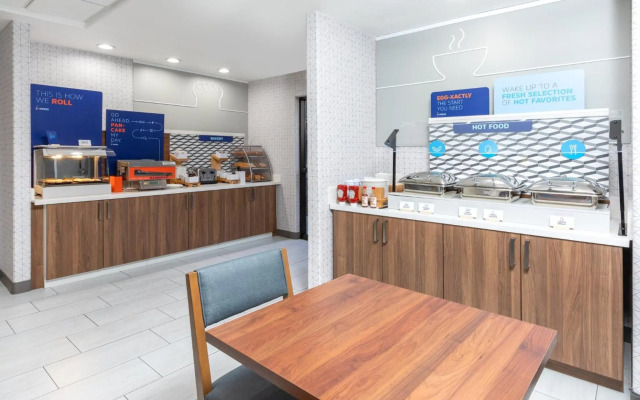 Holiday Inn Express & Suites Lathrop by IHG