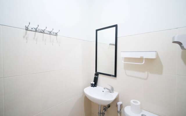 Best Location And Comfy 2Br At Bale Hinggil Apartment