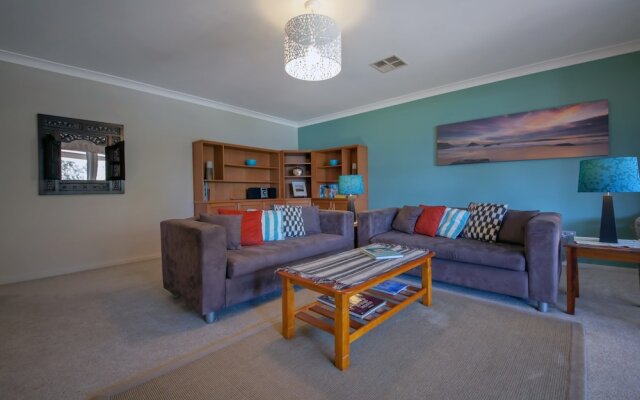 Sandy Point Road, 151