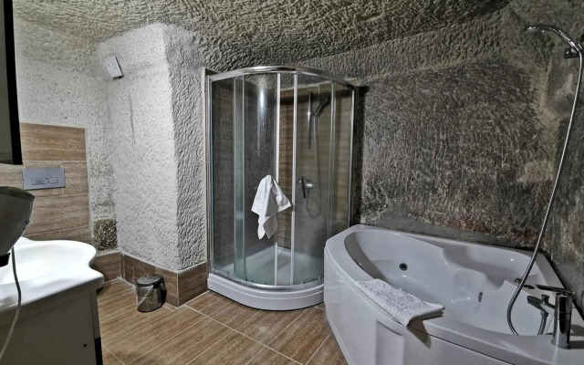 Falcon Cave Suites