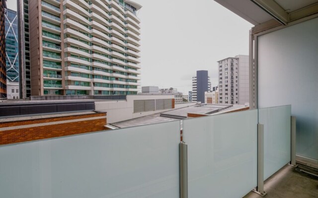 Cosy Renovated 1 Bedroom Apartment in CBD Hotel