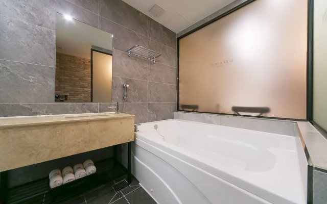 Le Idea Hotel