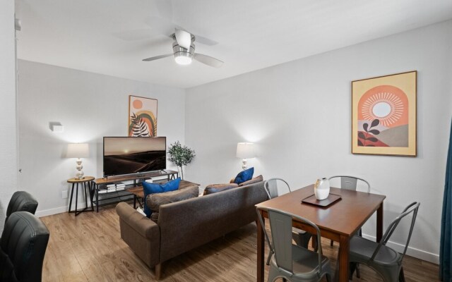 Stylish 1BR Near UT Highland Evonify