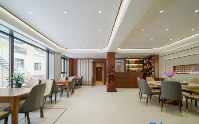 Nashan Naxue Hotel