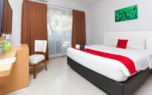 RedDoorz Plus @ Idjen Boulevard Malang