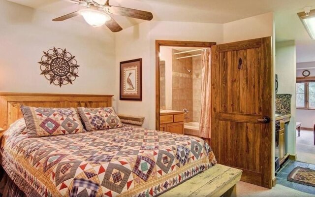 Tyra Riverbend 111 Condo by RedAwning