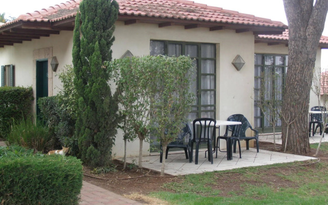 Shoresh Green Hills Family Suites Hotel