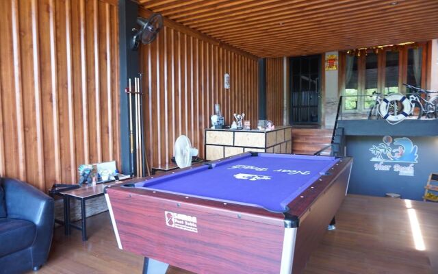 Near Beach Hostel - Adults Only