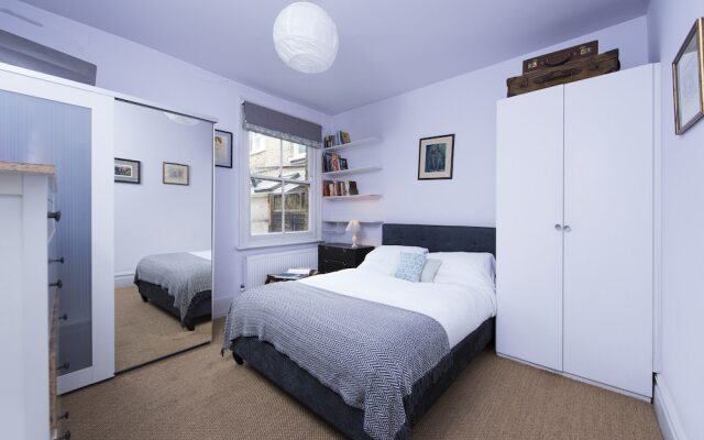 Stylish 2BR Garden Apartment in West London