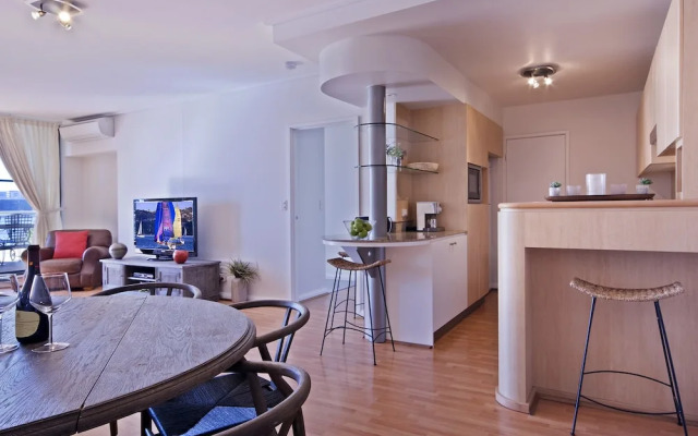 Homebush Bay Self-Contained Modern Two-Bedroom Apartments (BEN)