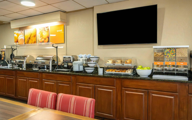 Comfort Inn & Suites Lakeland North I-4