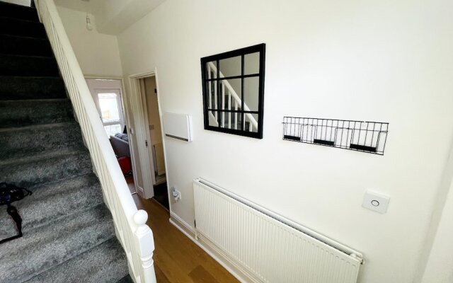 Stunning 4-bed House in Derby