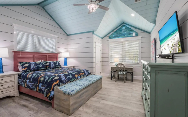 Snook Lookout - 211 Oak Ave