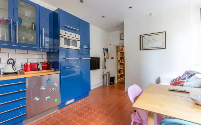 Eclectic 2 Bedroom Victorian era Apartment in Oval