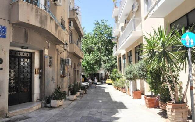 Lovely Apartment Under the Acropolis