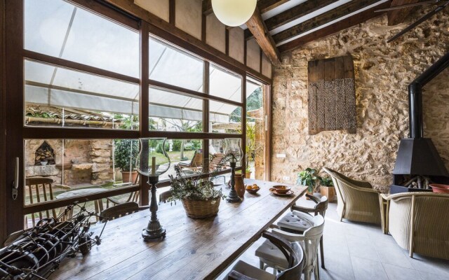 Residence by G Sa Caiassa