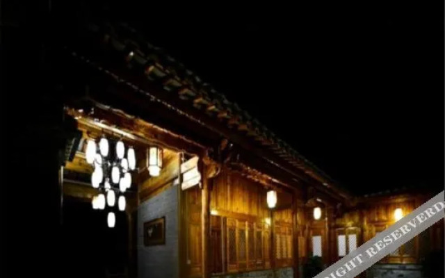 Jianshui Yanqitang Private Courtyard Inn (Jianshui Ancient City Small Train Store)
