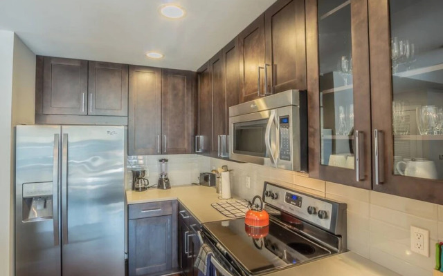 2 Bedroom Modern Apartment Near Buckhead Station