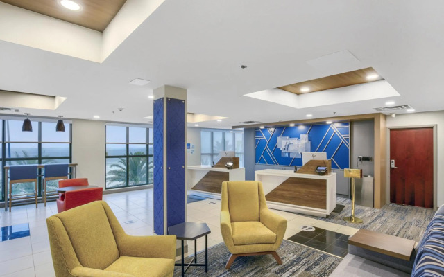Holiday Inn Express Gulfport Beach by IHG