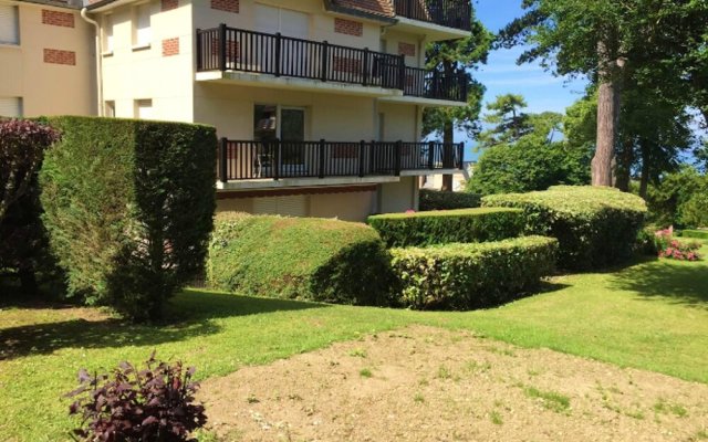 Apartment With One Bedroom In Trouville Sur Mer, With Wonderful Sea View And Enclosed Garden 800 M From The Beach