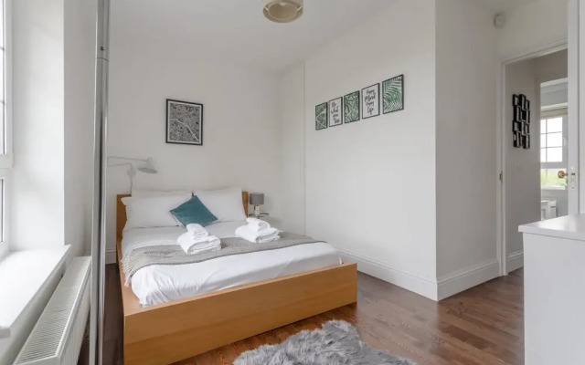 Stylish 2 Bedroom Flat With Views of The Shard