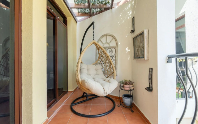 Extravagant Studio Stay for 2 in JVC