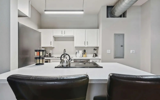Spacious 2BR Downtown Retreat