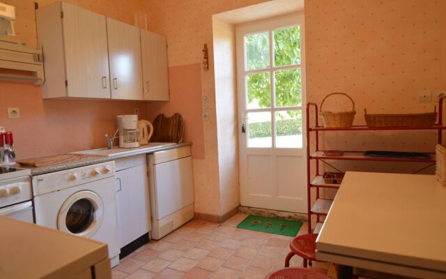 Cozy Holiday Home in Saint-bohaire With Fenced Garden